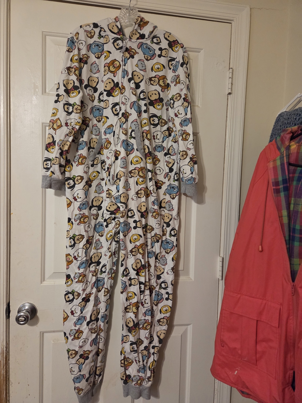 Disney White Tsum Tsum Character Footed One-Piece Pajamas Very Comphy